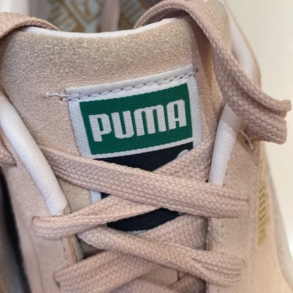 Puma  Suede Classic XXI sneakerin a light pink/peach color. - Picture 8 of 13